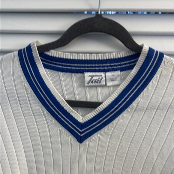 Tail White V-Neck with Blue Trim - Size 8 - Picture 3 of 4